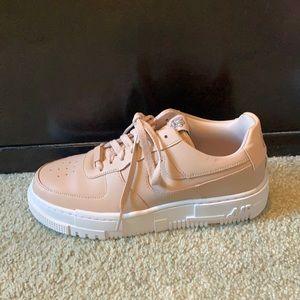 Nike Air Force 1 Pixel